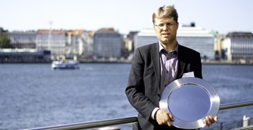 Firan putkiremonteista vastaava johtaja Sami Kokkonen nouti vuoden 2019 sisälogistiikkapalkinnon Sisälogistiikkapäivässä 29.8.2019. 