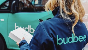 Budbee sanoo järjestävänsä verkkokauppatilausten kuljetukset lajittelukeskuksista asiakkaalle täysin fossiilivapaasti.