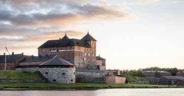 Hämeenlinnan kaupungin hankintapäällikkö Aapo Korte kertoo, että kehittämisasiat käydään ensin läpi hankintatoimen ohjausryhmässä ennen kuin ne jalkautetaan koko organisaatioon