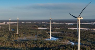 Lestijärven tuulipuiston kokonaisteho tulee olemaan noin 400 megawattia ja voimaloiden kokonaiskorkeus enintään 240 metriä.
