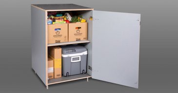 Box24 -kaapin voi varustaa siihen sopivalla jääkaapilla ruokatoimituksia varten.