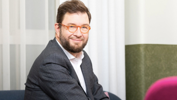 Liikenne- ja viestintäministeri Timo Harakka puhuu Davosissa pidettävän Maailman talousfoorumin paneelissa.