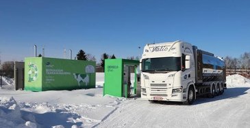 Maatalouden sivuvirtojen hyödyntäminen on Suomessa vielä lähtökuopissa, ja lehmän lannasta tehdyn paineistetun biokaasun käyttö liikenteessä on meillä uutta. 