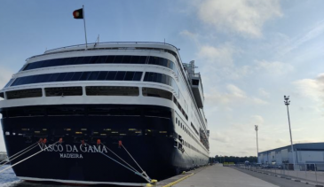 Vasco da Gama -risteilyalus vierailulla Kotkan Kantasatamassa 29.8.2022.