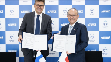 Yhteistyöasiakirjan allekirjoittivat Oulun yliopiston rehtori Jouko Niinimäki ja Kazuyuki Inoue, Shimizu Corporationin toimitusjohtaja.