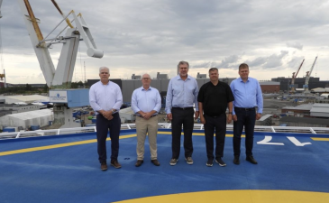 Kuvassa vasemmalta toimitusjohtaja Mark Lamarre, Washington Companies, toimitusjohtaja John McCarthy, Seaspan Shipyards, toimitusjohtaja Ben Bordelon, Bollinger Shipyards, toimitusjohtaja Mika Nieminen, Rauma Marine Constructions ja toimitusjohtaja Mika Hovilainen, Aker Arctic Technology.