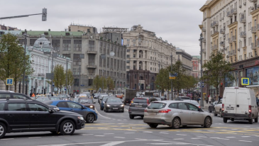 Kesäkuusta alkaen vakuutus tulee ostaa venäläiseltä tai valkovenäläiseltä vakuutusyhtiöltä rajanylityksen yhteydessä. Kuvassa on liikennettä Moskovassa.
