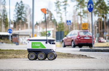 Robokuljetuksilla voi tilata ruokaostoksia verkkokaupasta parhaimmillaan jopa kolmen kilometrin päähän.