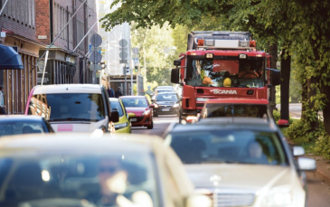 Kuorma-autoliikenteen kasvihuonekaasupäästöt kasvoivat viime vuonna 17 prosenttia ja henkilöautoliikenteen noin prosentin verran edellisvuodesta.