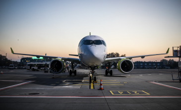 AirBaltic Nesteen uusiutuvan lentopolttoaineen käyttäjäksi