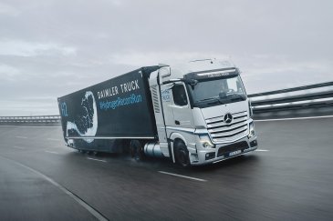 Daimler Truck testaa asiakkaittensa kanssa vetykuorma-autoa Saksassa