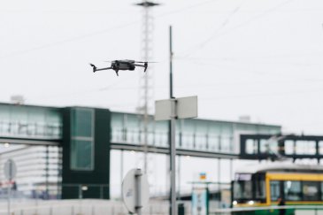 Droonit kuvasivat Helsingin Länsisataman liikennettä