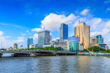 Koneen hissejä ja liukuportaita Ningbo–Xiangshan-radan asemille