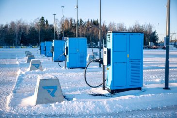 Kempowerin ja Plugitin yhteistyön puitteissa Suomessa on avattu jo 15 latausasemaa. Kuva: Plugit