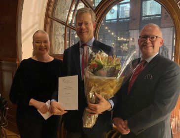 Kuvassa vasemmalta Suomen Varustamojen toimitusjohtaja Tiina Tuurnala (vas.), meri- ja kuljetusvakuutusasiantuntija Sami Turpeinen ja Suomen Varustamojen hallituksen puheenjohtaja Björn Blomqvist.