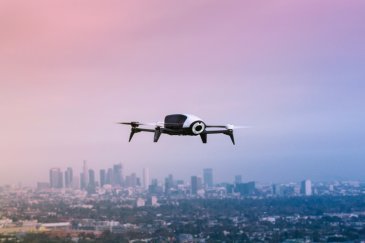 EU valmistelee sääntelyä drone-lennokeille