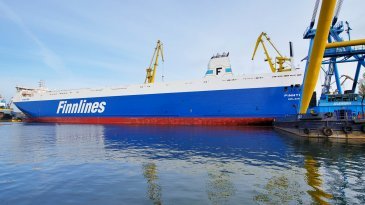 Finnlines pidentää vielä kahta ro-ro-alustaan