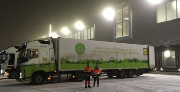 Lidl on ottanut käyttöön nesteytetyllä biokaasulla (LBG) kulkevan rekan, johon tankataan myymälöiden jätteistä tuotettua biokaasua. 