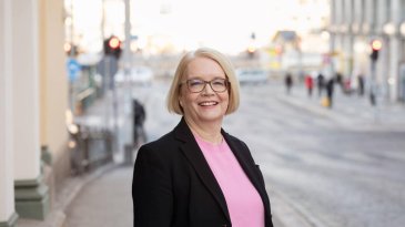 Kansliapäällikkö Minna Kivimäki. Kuva: Katri Lehtola, Keksi.