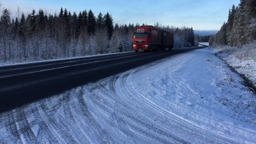 Tutkimus: Ammattiautoilijat suhtautuvat kriittisimmin teiden talvikunnossapitoon