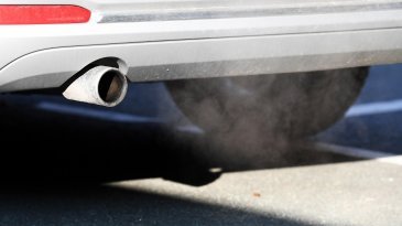 Uusi lakiesitys autojen päästörajoista tulossa