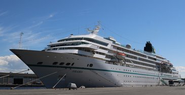 Kuvassa kesäkuussa Oulussa vieraillut risteilijä Amadea.