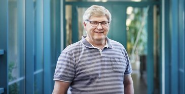 Kuvassa Oulun yliopiston elektroniikan professori Juha Kostamovaara.