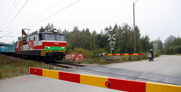 Väylävirasto uusii tai poistaa 300 tasoristeystä