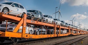 Volvon autokuljetukset rekoista rautateille