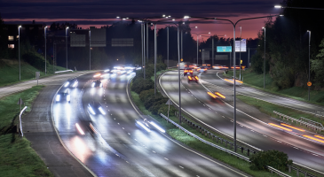 Ladattavien autojen osuus kasvaa nyt nopeasti