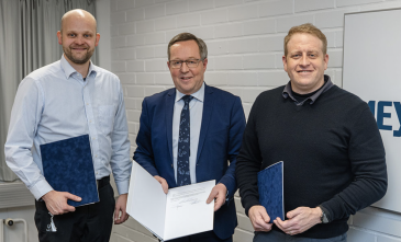 Tim Meyer, Mika Lintilä ja Jason Liberty allekirjoittivat yhteistyöjulistuksen