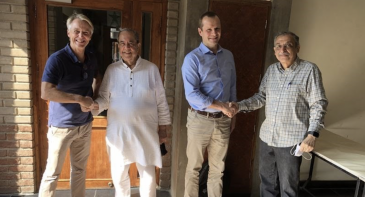 Betolar on solminut yhteistyösopimuksen intialaisen kestävään asuntorakentamiseen erikoistuneen TARA:n kanssa. TARA ja sen ympärille muodostuneen yritysryhmän on perustanut YK:n entinen kestävän kehityksen puolestapuhuja tohtori Ashok Khosla.