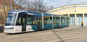 HKL:n tilaaman pikaratikan on valmistanut Skoda Transtech Otanmäen tehtaalla Kajaanissa. Vaunun muotoilusta ja ulkoasusta on vastannut HSL.