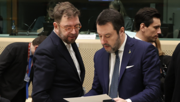 Liikenne- ja viestintäministeri Timo Harakka ja Italian varapääministeri, liikenneministeri Matteo Salvini EU:n liikenneneuvostossa.