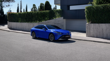 Toyota Mirai -polttokennoauton myynti alkaa Suomessa